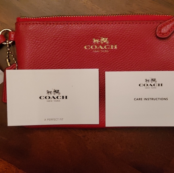 COACH leather wristlet NWT - Picture 3 of 3